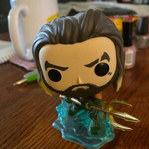 Funko Aquaman Figure with Gold Trident on a Wave Like Néw